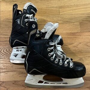 Bauer Nexus 400 Junior hockey skates
